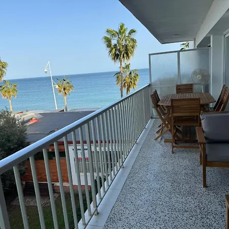 En Primera Linea De La Playa Apartamento *